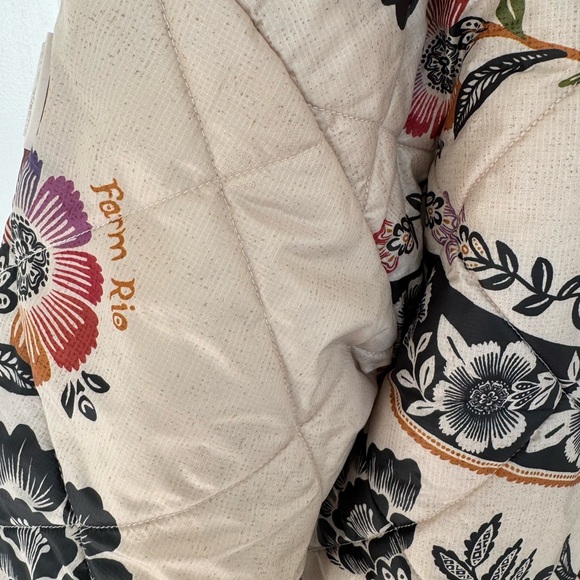 Amazing Farm Rio Romantic Garden Puffer Jacket, Reversible in XS - Picture 11 of 16